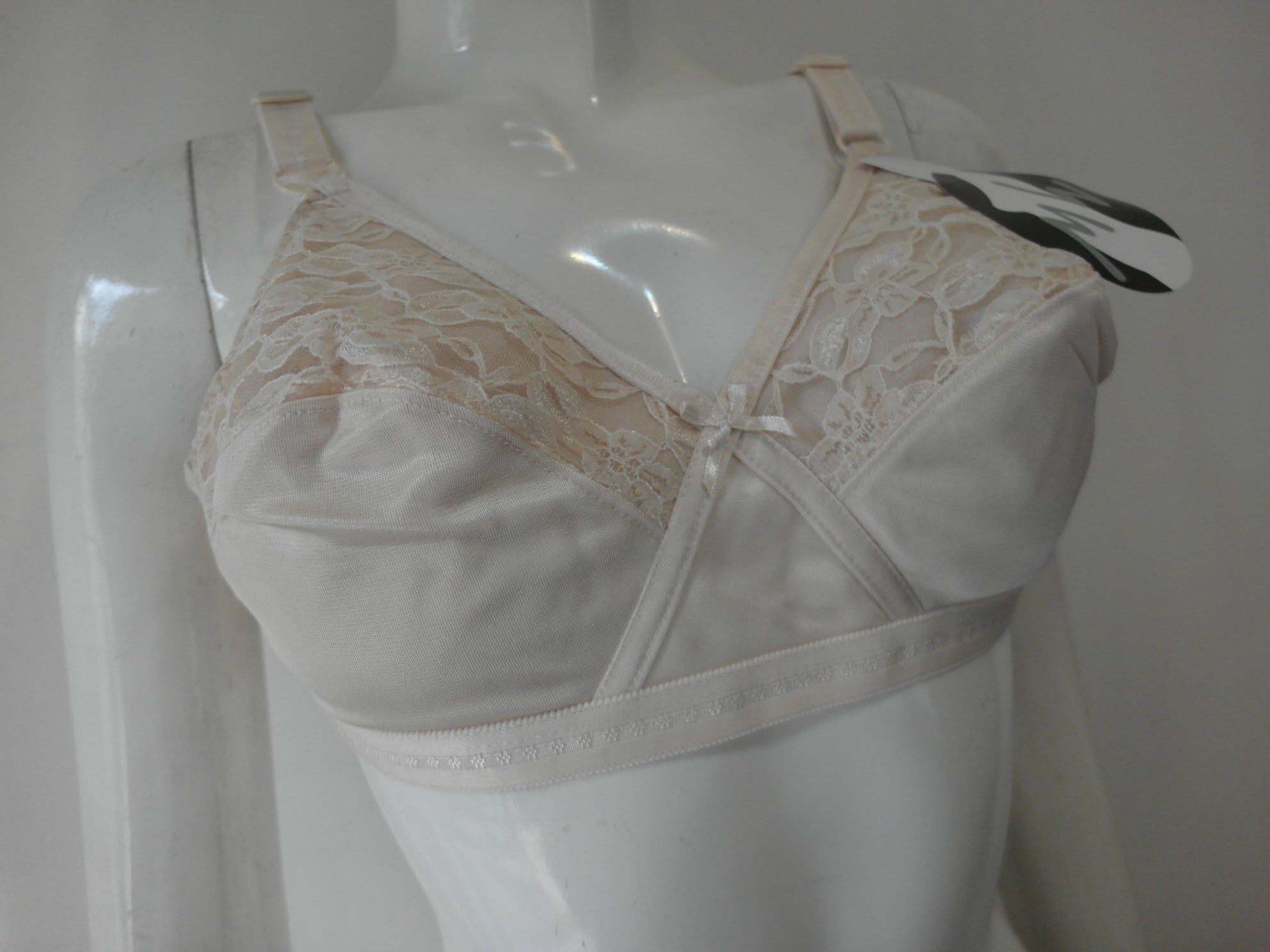 Marcel Worth~Comfortable Bra~No Wire~Soft Cup ~nature ~Size AU 16B/18C –  Enjoy Outlet @ TOJO